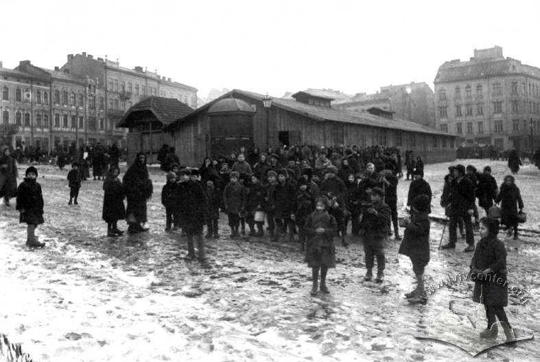 Дешева кухня для дітей на ринковій площі Теодора, 1914-1915 рр.