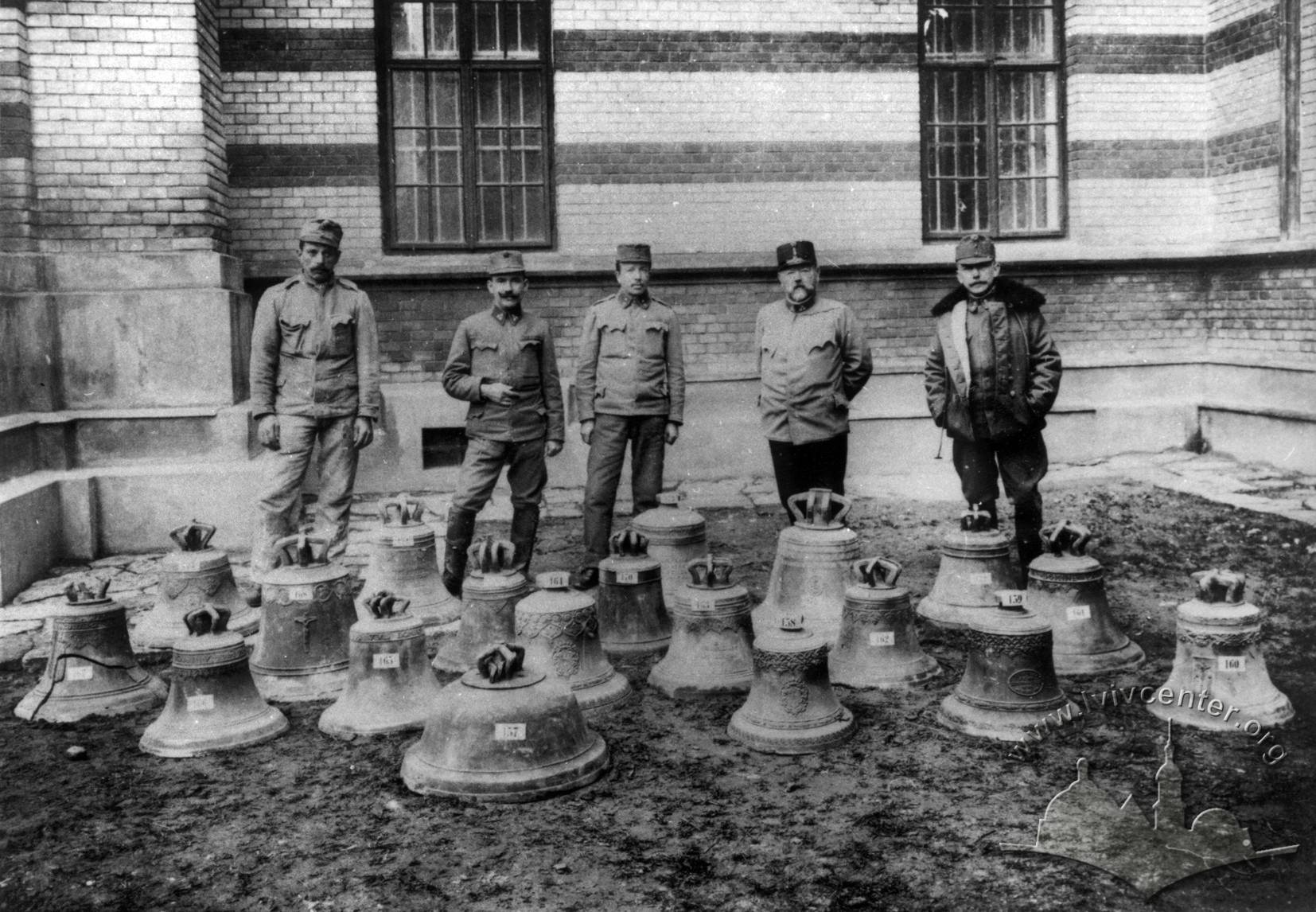 Дзвони зняті австрійською владою з львівських храмів, 1915-1916 рр.