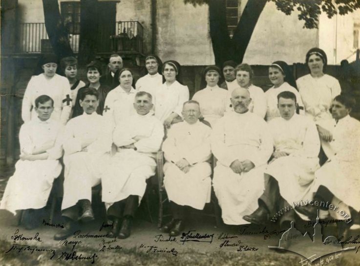 Група лікарів шпиталю Червоного Хреста, 1914-1915 рр.