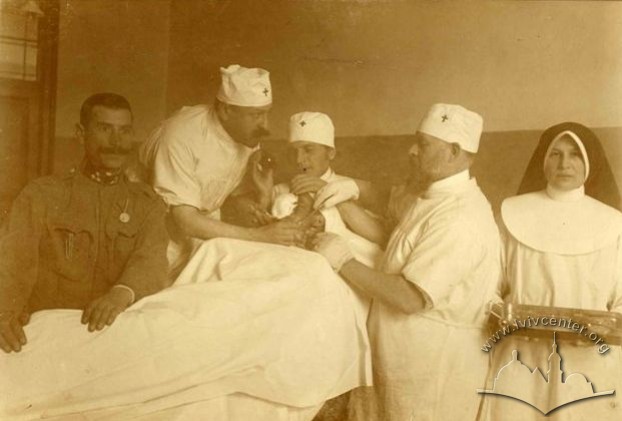 Операція у військовому шпиталі, 1916 р.
