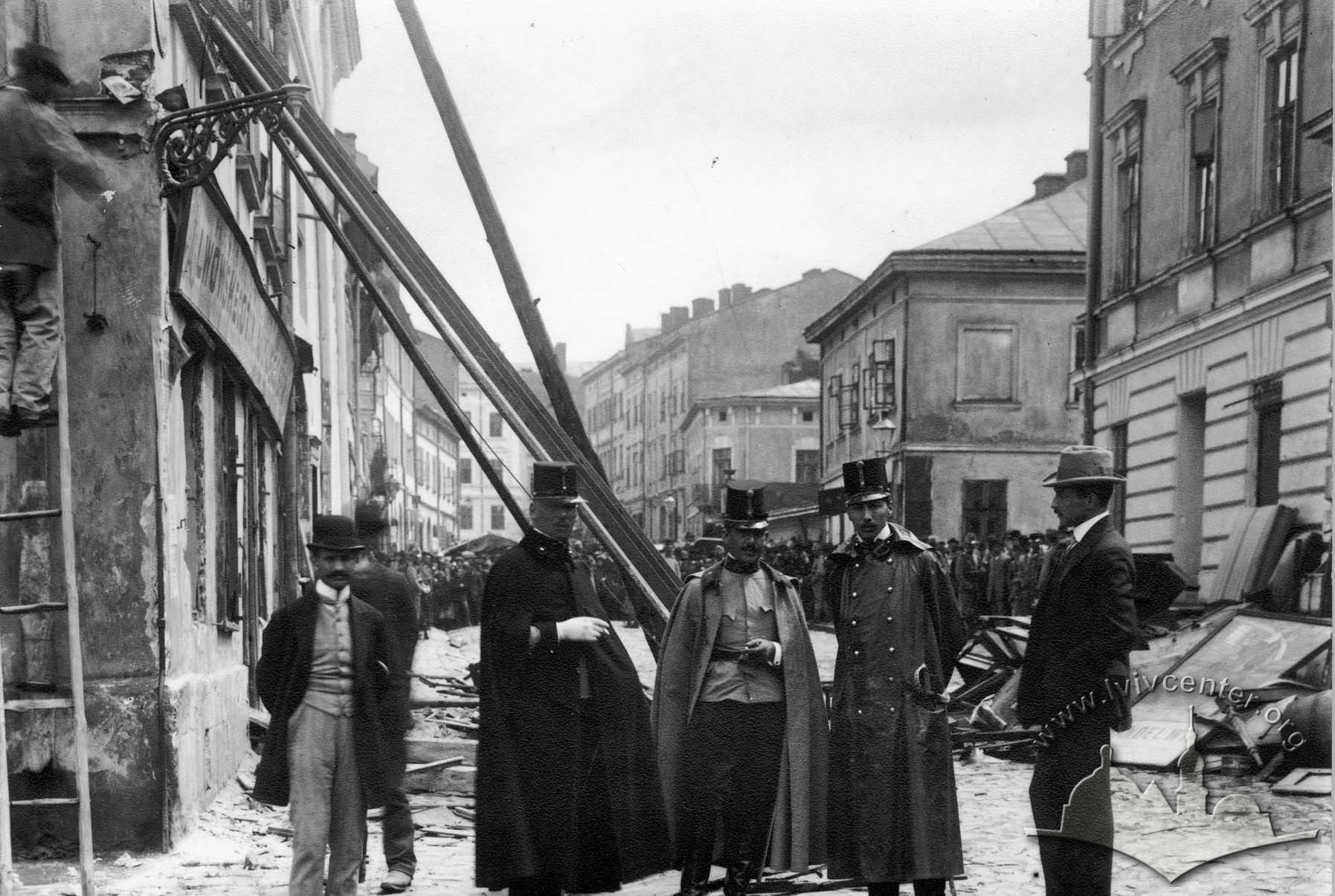 Австрійські військові на вулиці Йоселовича (сучасна Балабана), 1915 р.
