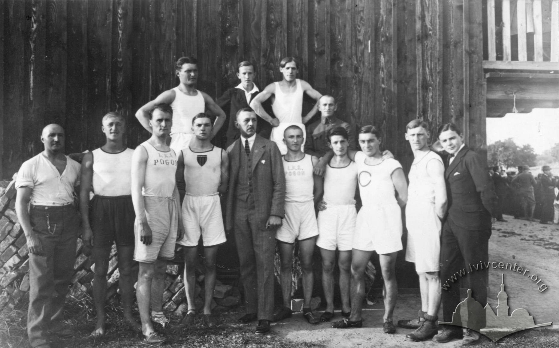 Учасники легкоатлетичних змагань "Погоні", 1917 р.