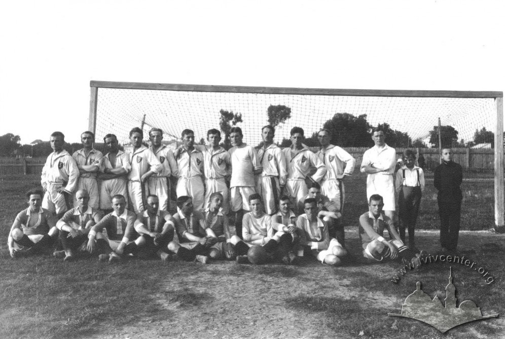 Футболісти львівської "Погоні" та команди І Бригади Легіонів, 1917 р.