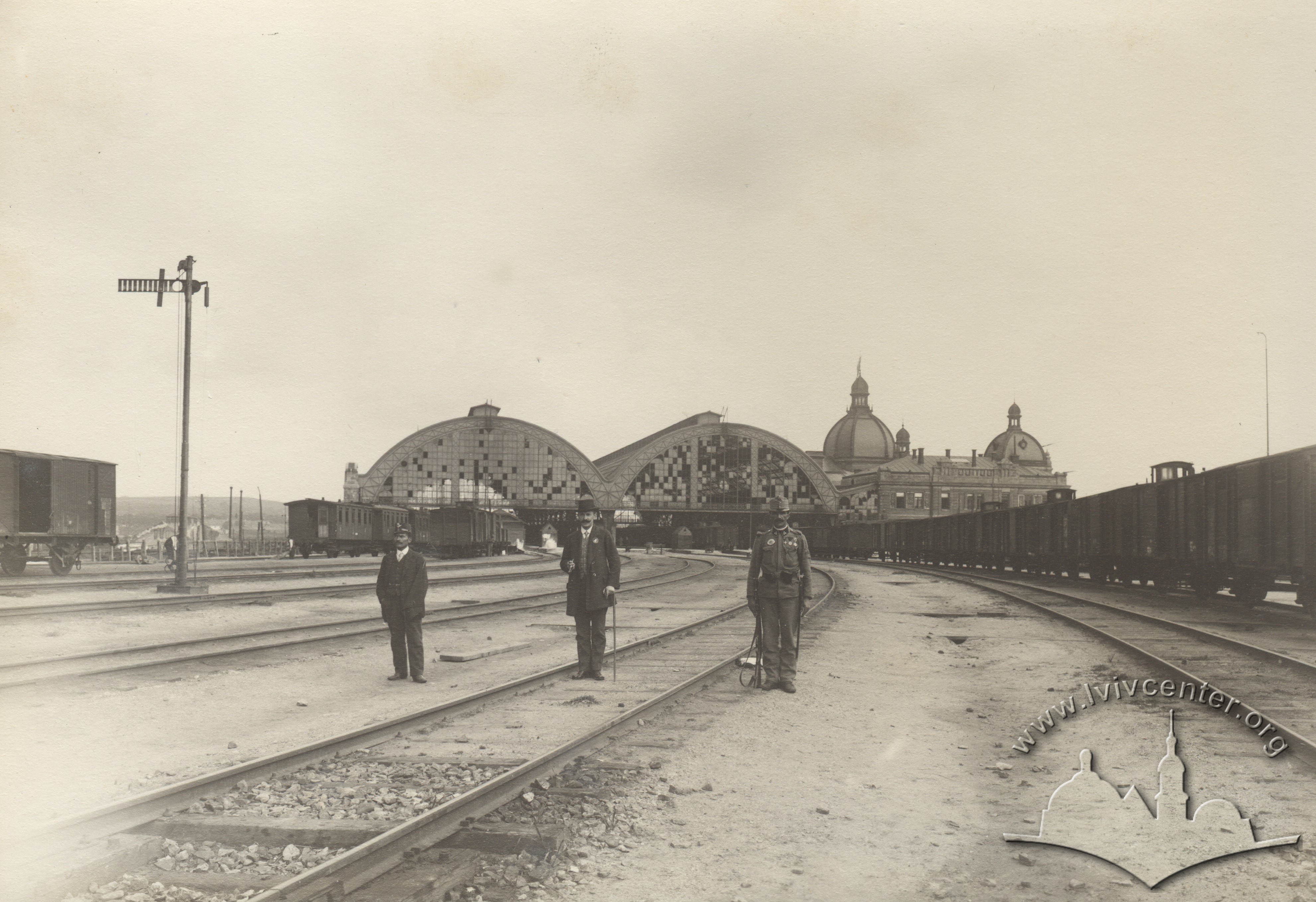 Вид на перон Головного залізничного вокзалу після відступу російських військ, 1916 р.