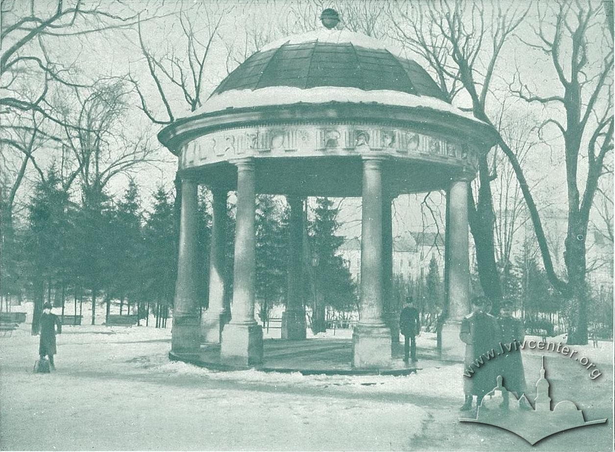 Ротонда в Єзуїтському саду (сьогодні Парк імені І.Франка), зима 1915-1916 рр.